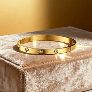 VNOX Niche Knot Open Hand Cuff Bracelet, Stainless Steel Jewelry Gold Plated Non Tarnish Hand Chain Fashion Accessory for Women
